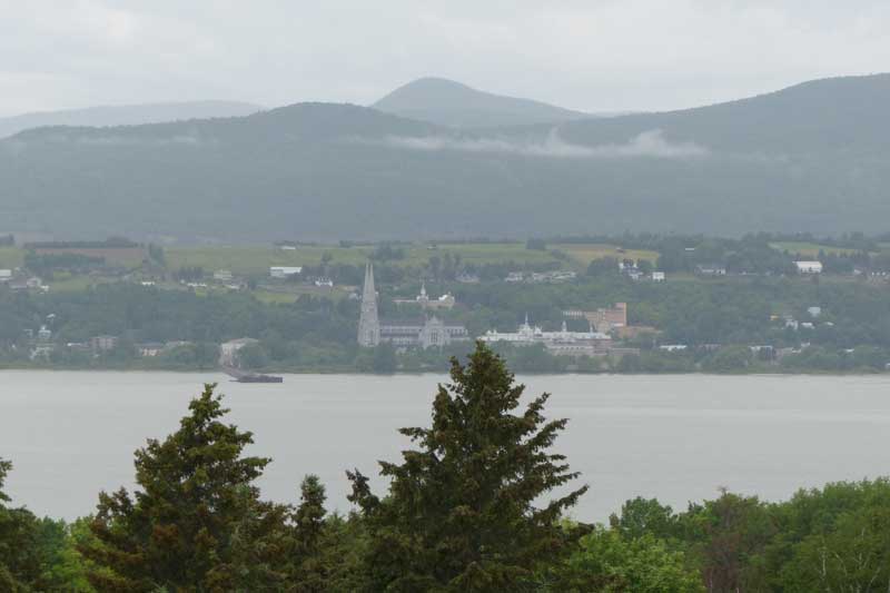 Ile d'Orléans, Ste-Famille : vue sur
St-Anne-de-Beaupré
